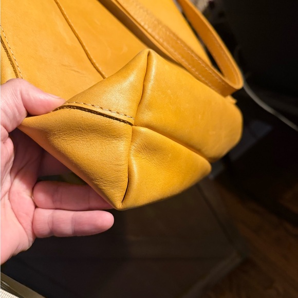 Portland Leather Goods Yellow/Sunflower 🌻 Leather Crossbody Tote - Picture 4 of 16